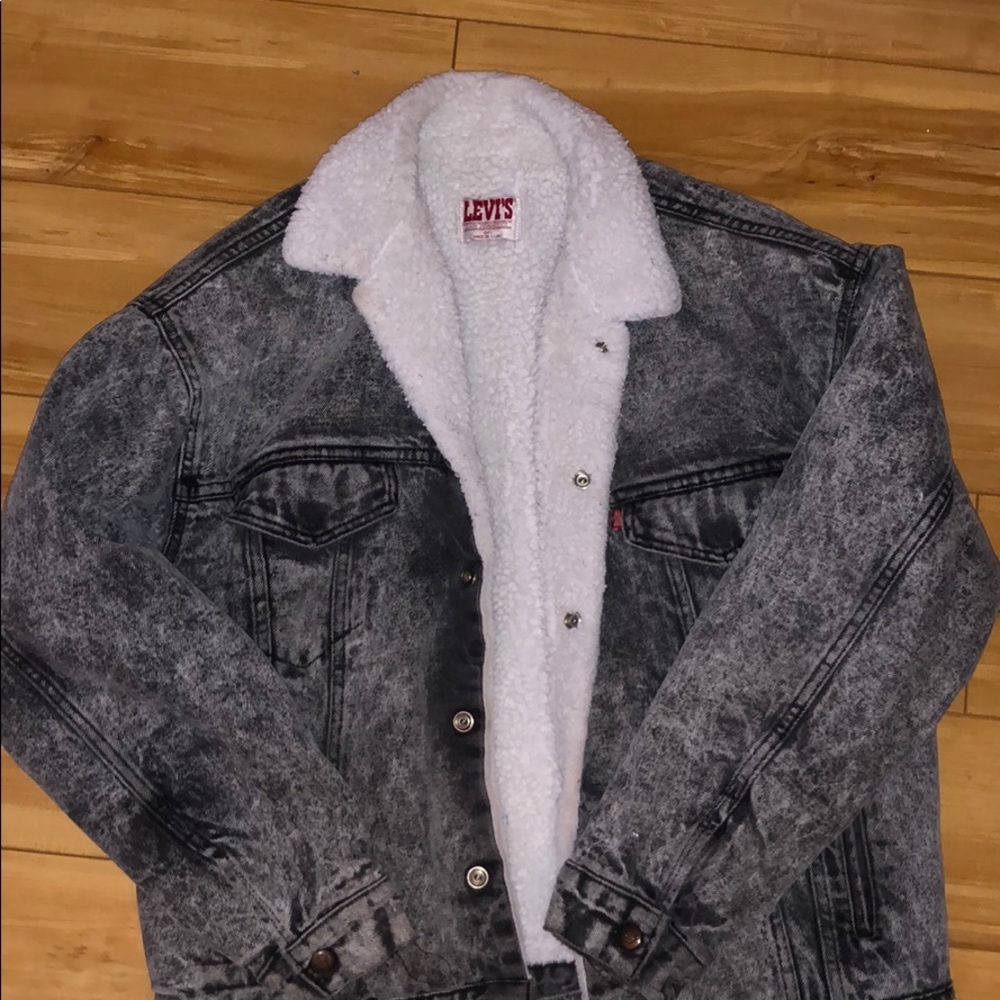 Levi’s Jean and Shearling Jacket. Women’s M